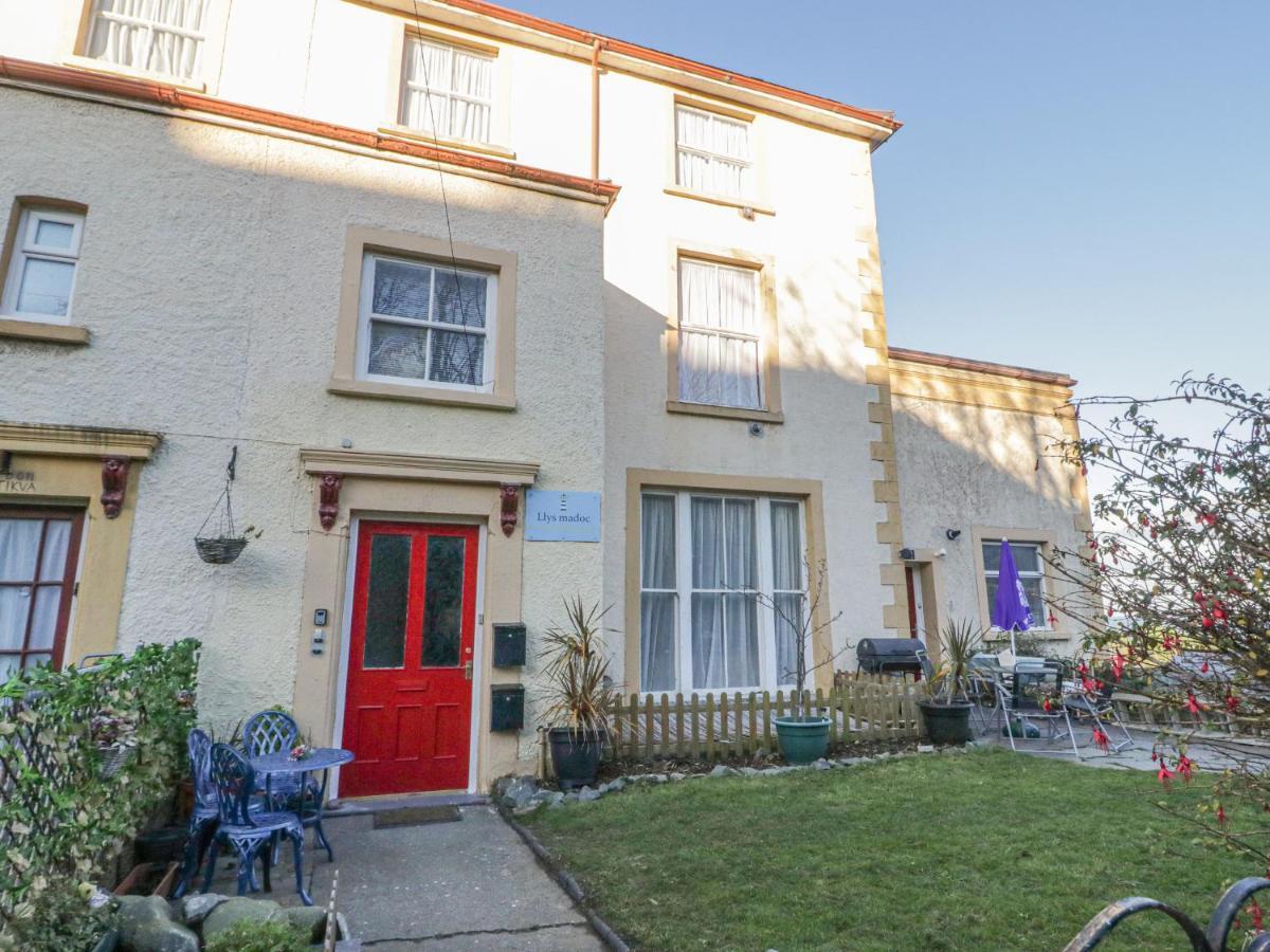 شقة Llys Madoc, First Floor Flat Penmaen-mawr المظهر الخارجي الصورة