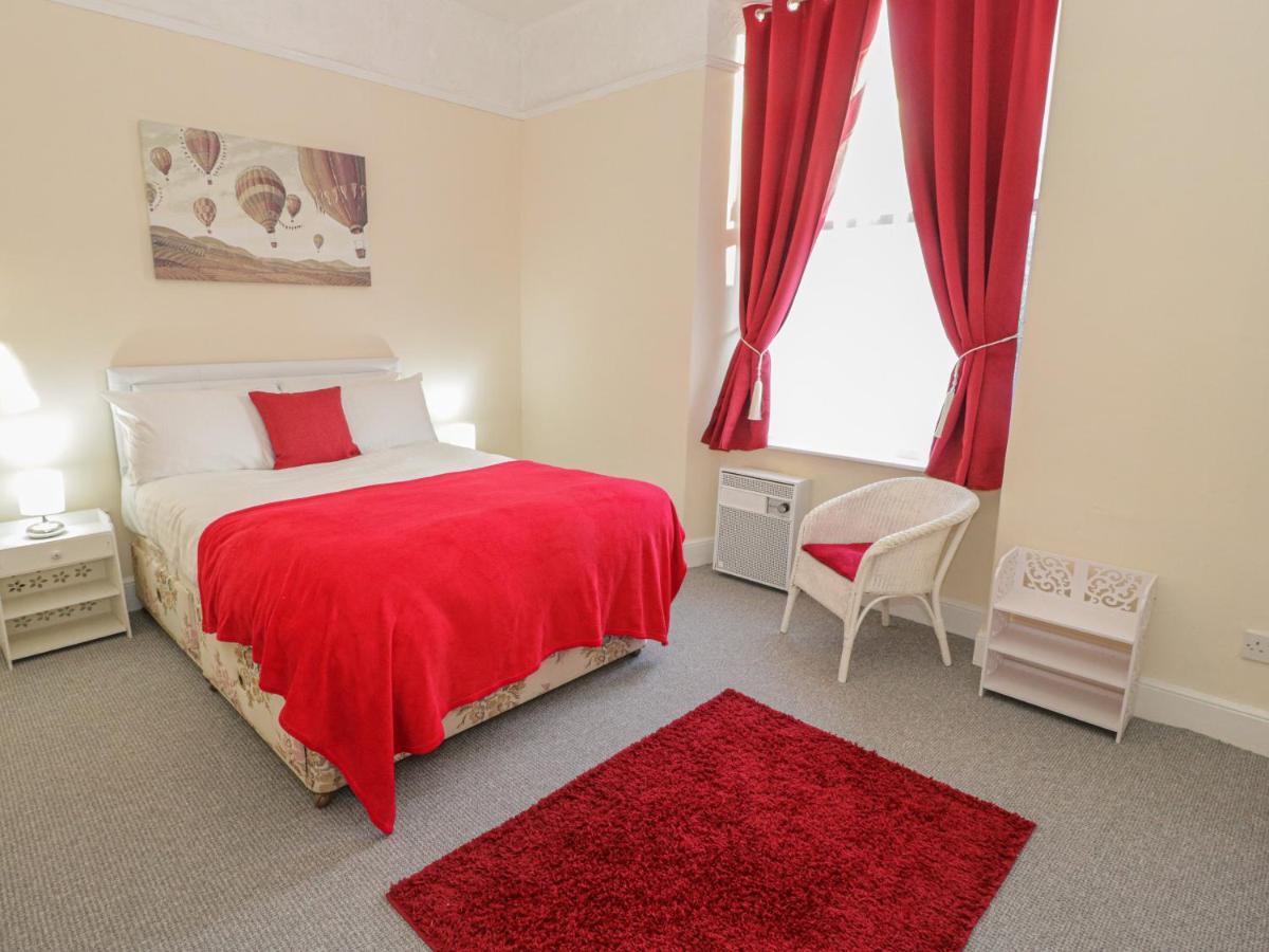 شقة Llys Madoc, First Floor Flat Penmaen-mawr المظهر الخارجي الصورة