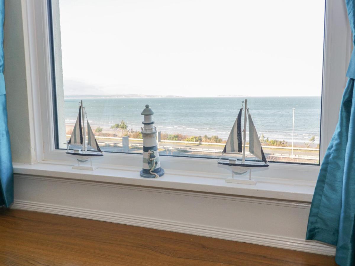شقة Llys Madoc, First Floor Flat Penmaen-mawr المظهر الخارجي الصورة
