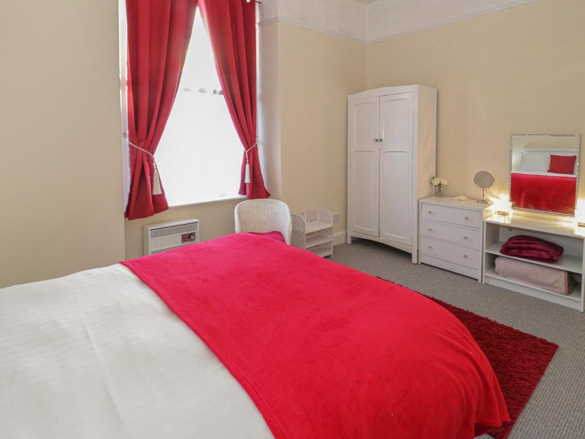 شقة Llys Madoc, First Floor Flat Penmaen-mawr المظهر الخارجي الصورة